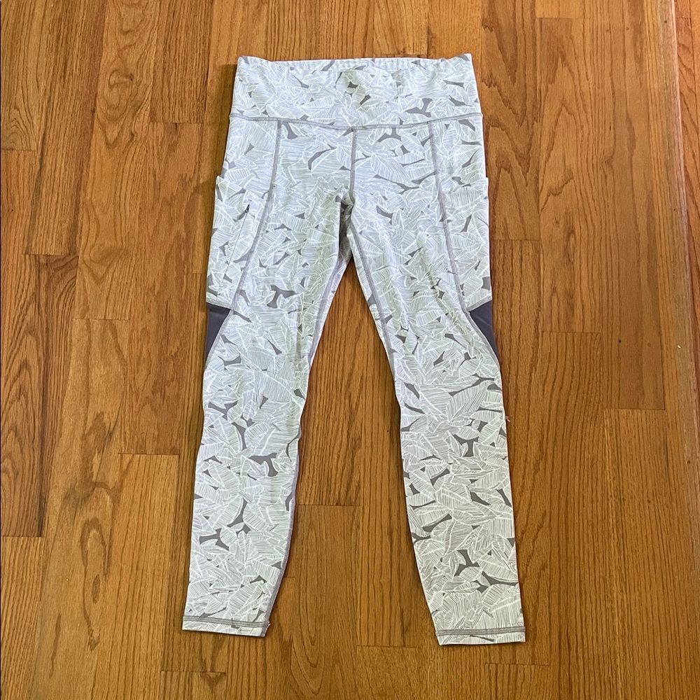 Athleta Gray Patterned Leggings Sz MEDIUM